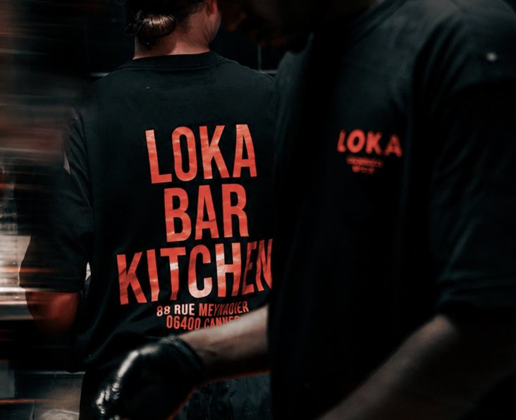 T-shirt officiel Loka Bar Kitchen noir floqué rouge, 88 rue Meynadier Cannes